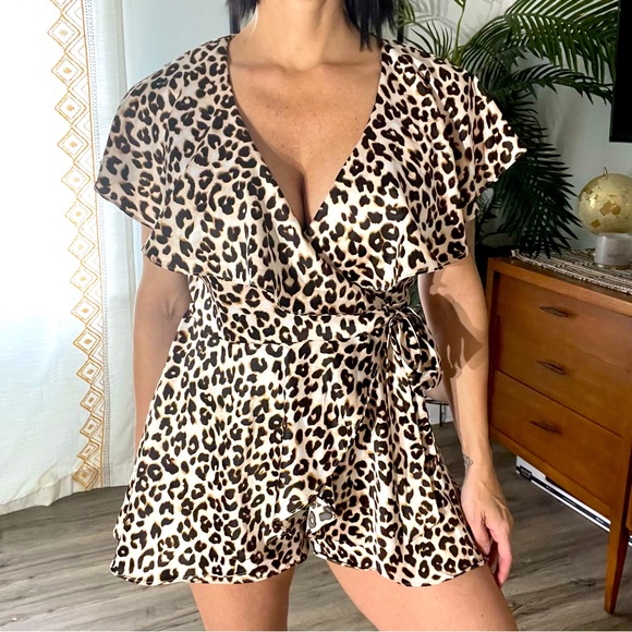 Do + Be Leopard Romper Shirts, Wrap Style Size: Medium, NWT!! - Picture 6 of 7